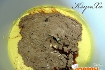 Шаг 5: Смешиваем смесь масла, сахара и …