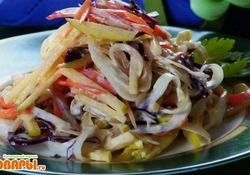 Рецепт: Салат с капустой и кальмарами по-белорусски  