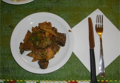 Печень с айвой и вином