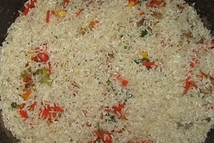 Шаг 3: В кастрюлю выкладываем фрикадельки с …