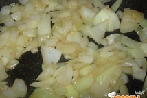 Шаг 2: Вынимаем из сковороды, а на …