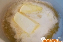 Шаг 3: Масло растапливаем на слабом огне.