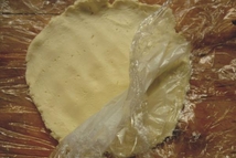 Шаг 3: Сыр разделить на 2 части. …