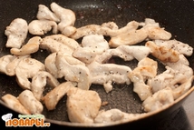 Шаг 3: на ароматном чесночном масле пожарить …