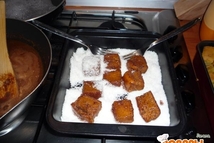 Шаг 5: Каждый квадратик вынимай двумя вилками, …