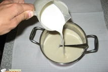 Шаг 3: Добавляем растопленное и охлажденное сливочное …