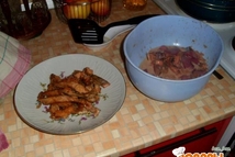 Шаг 4: После обжарки рыбу выложите на …