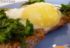 Стейк из свинины с яйцом