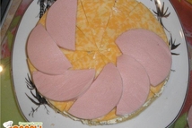 Шаг 3: На смесь кусочками ложем сыр, …