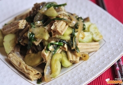 Салат с фучжу и баклажанами 