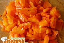 Шаг 3: Также режем яйца, огурчик, сыр, …