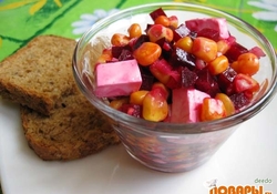 Рецепт: Салат из свеклы с кукурузой