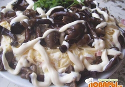 Рецепт: Салат "Грибное кольцо"