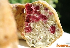 Шарлотка с малиной