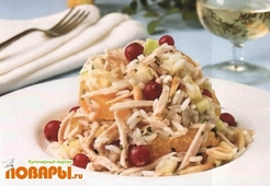 Салат из курицы с миндалем