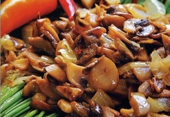 Свежие тушеные грибы