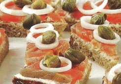 Канапе с копченым лососем