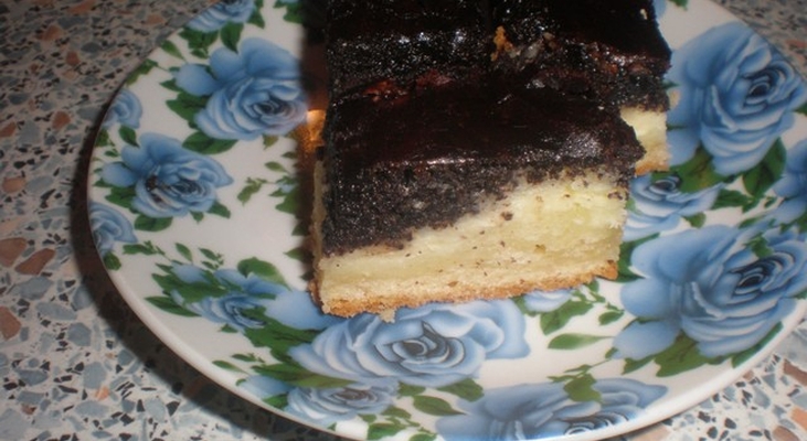 Пирог с маком и творогом