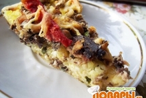 Шаг 3: Выкладываем на тесто картофельную смесь. …