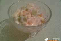 Шаг 1: Фрукты порезать квадратиками, заправить йогуртом.