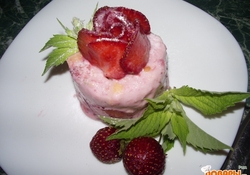 Рецепт: Клубнично-йогуртовый мусс