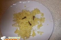 Шаг 3: Добавляем буквально 3-4 гвоздики.