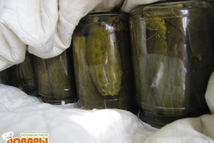 Шаг 3: Переворачиваем готовые соленья вверх дном …