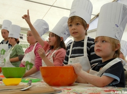 Статья: Уроки готовки и добра: школы помогают накормить нуждающихся детей
