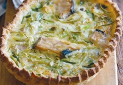 Пирог с тунцом и салатом радиччо