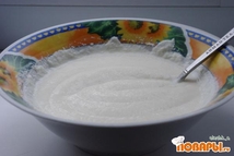 Шаг 1: Манку замачиваем в кефире на …