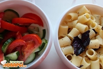 Шаг 3: Можно делать следующий салат: лук …