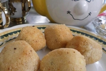 Шаг 2: Баклажан нарезать на кубики, посолить …