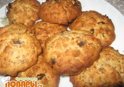 Рецепт: Печенье с овсяными хлопьями и изюмом