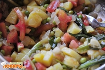 Шаг 2: Овощи нужно будет протушить отдельно, …