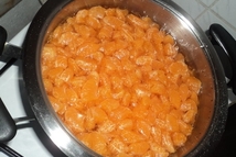 Шаг 2: Добавить в кастрюлю мандарины, после …