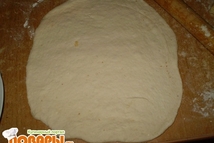 Шаг 2: Тесто поделить на небольшие части …