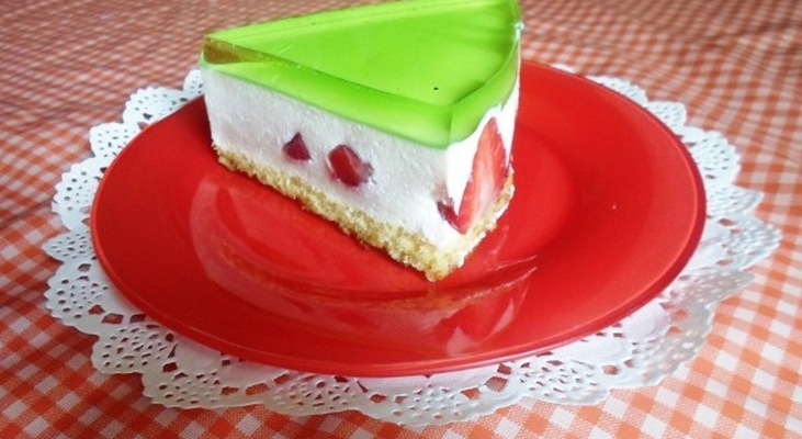 Суфлейно-желейный тортик "Первая клубничка"