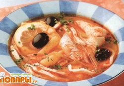 Рецепт: Солянка с рыбой и кальмарами