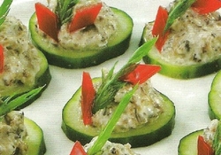 Рецепт: Огурцы с грибной начинкой