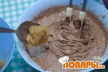 Шаг 2: В взбитые с сахаром яйца, …