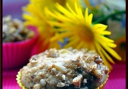 Рецепт: Маффины с ревенем и грецкими орехами