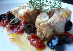 Рецепт: Паломбо с оливками и помидорчиками