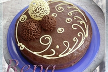 Шаг 6: Снять с торта кольцо, нанести …