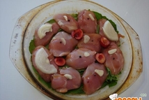 Шаг 6: поверх слоя мяса выкладываем на …