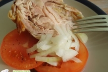 Шаг 4: Разрезать курицу по брюшку, вынуть …