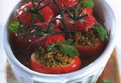 Помидоры, фаршированные булгуром и зеленью