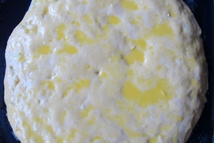 Шаг 4: Тесто делим на две части. …