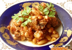 Рецепт: Свинина с фасолью в томате