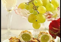 Сырные шарики с виноградом