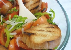 Рецепт: Салат с гренками "Буйство красок"